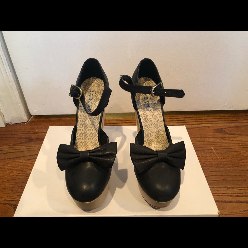 Sabine black leather platform wood heels w bow sz6